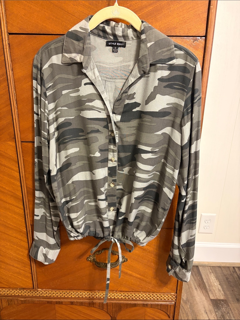 Style Envy Rayon Camouflage Drawstring Hem Top. Size Small